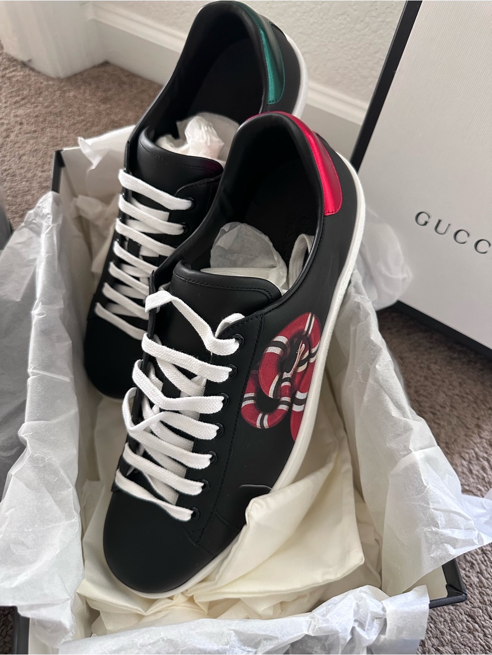 Gucci Black Leather Low-Top Sneakers with Red Snake and Green/Red Heel Tabs